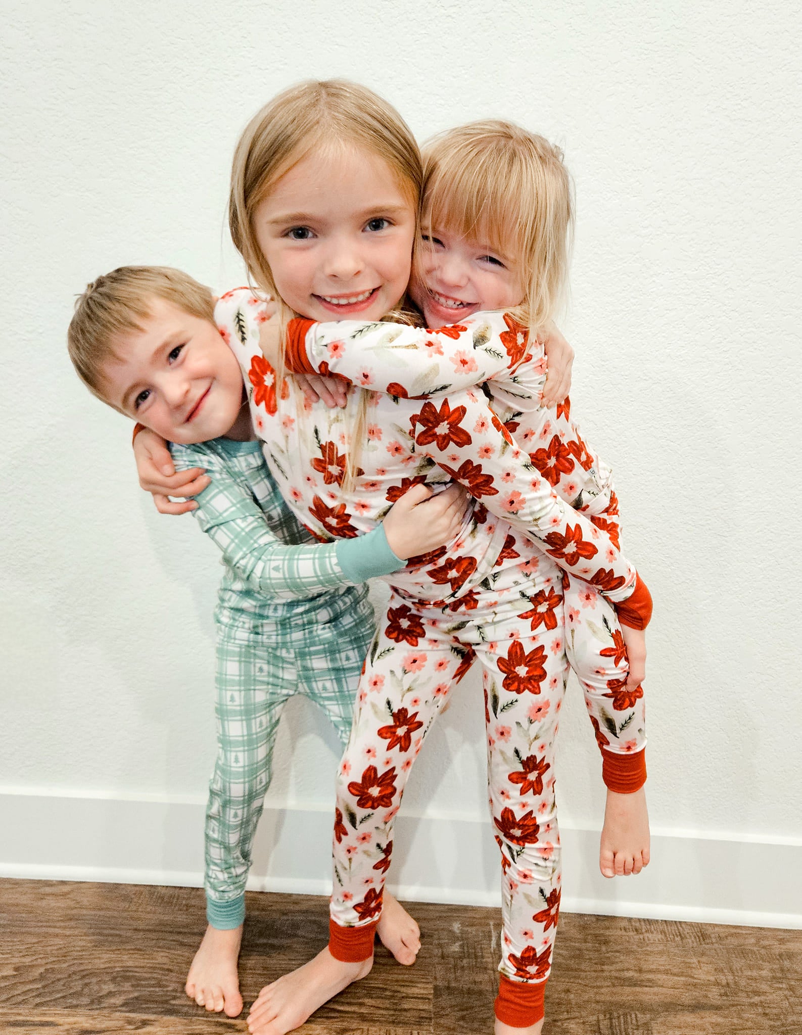 Poinsettia | 2024 | 2-Piece Long-Sleeve PJ Set